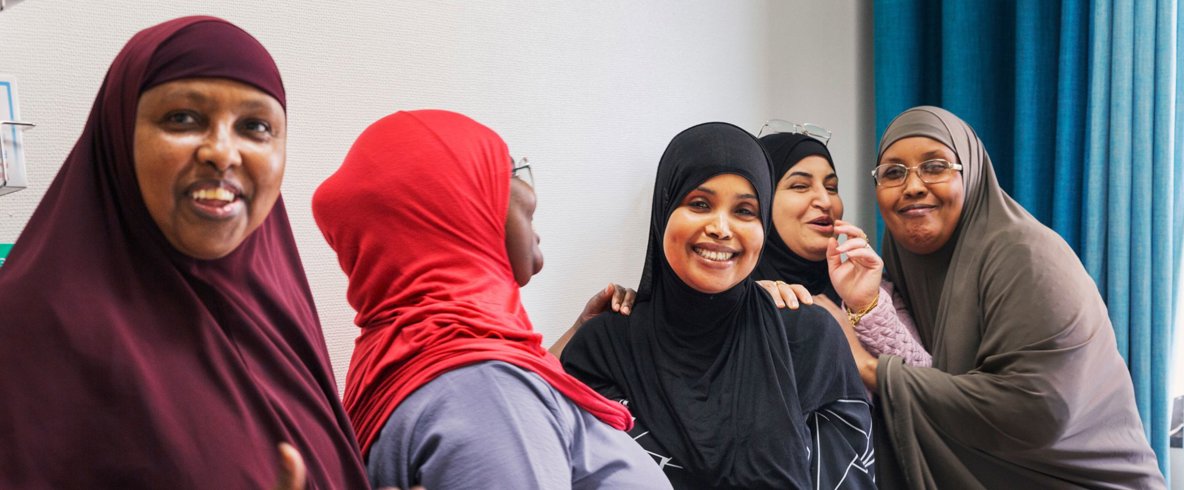 Person drar i ett rep.